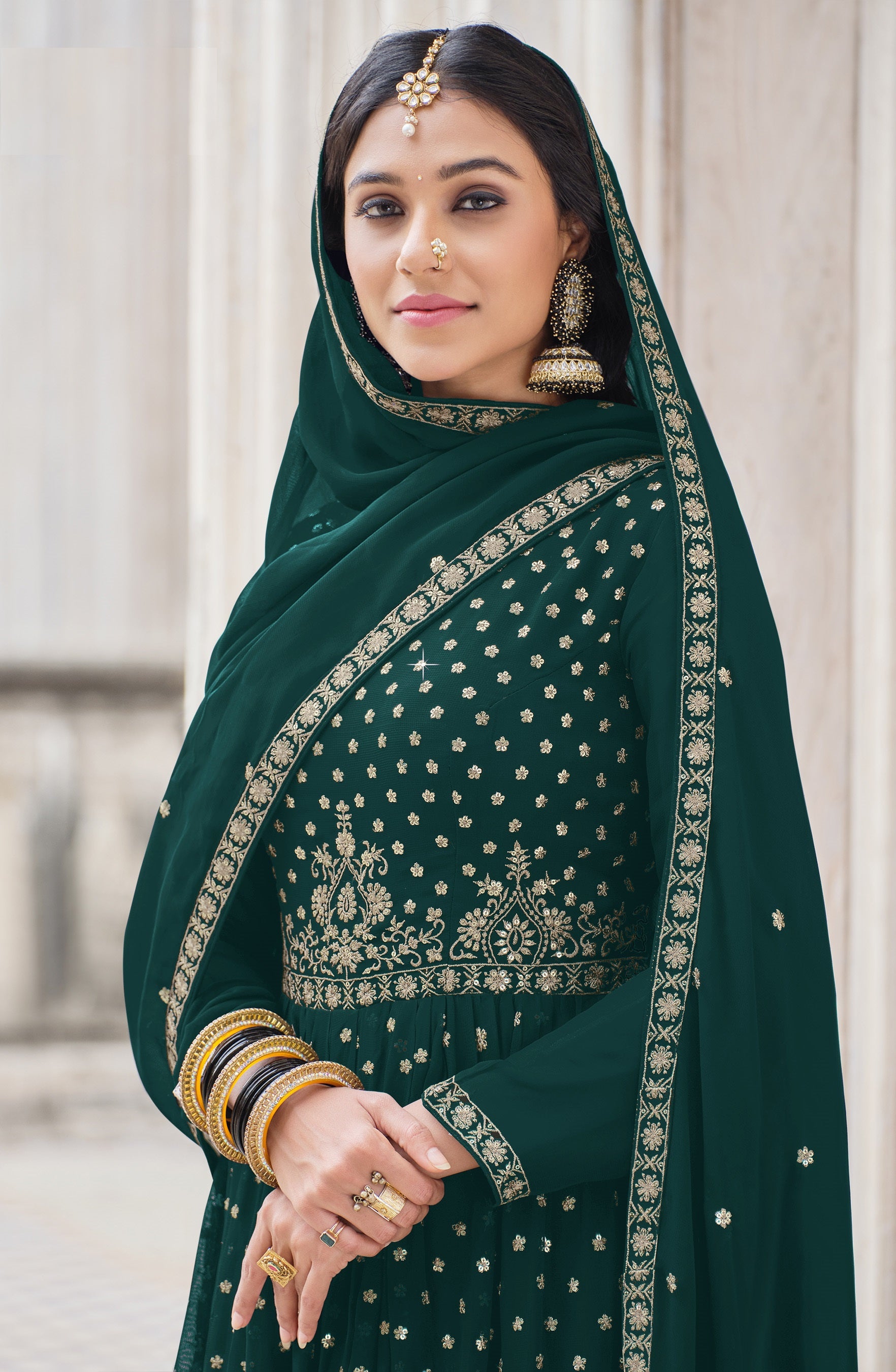 Wear a Plain Suit with Heavy Dupatta to Look Nothing Short of Perfect at  the Wedding!